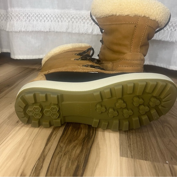 Women’s Sherpa Leather Boots - Picture 6 of 7